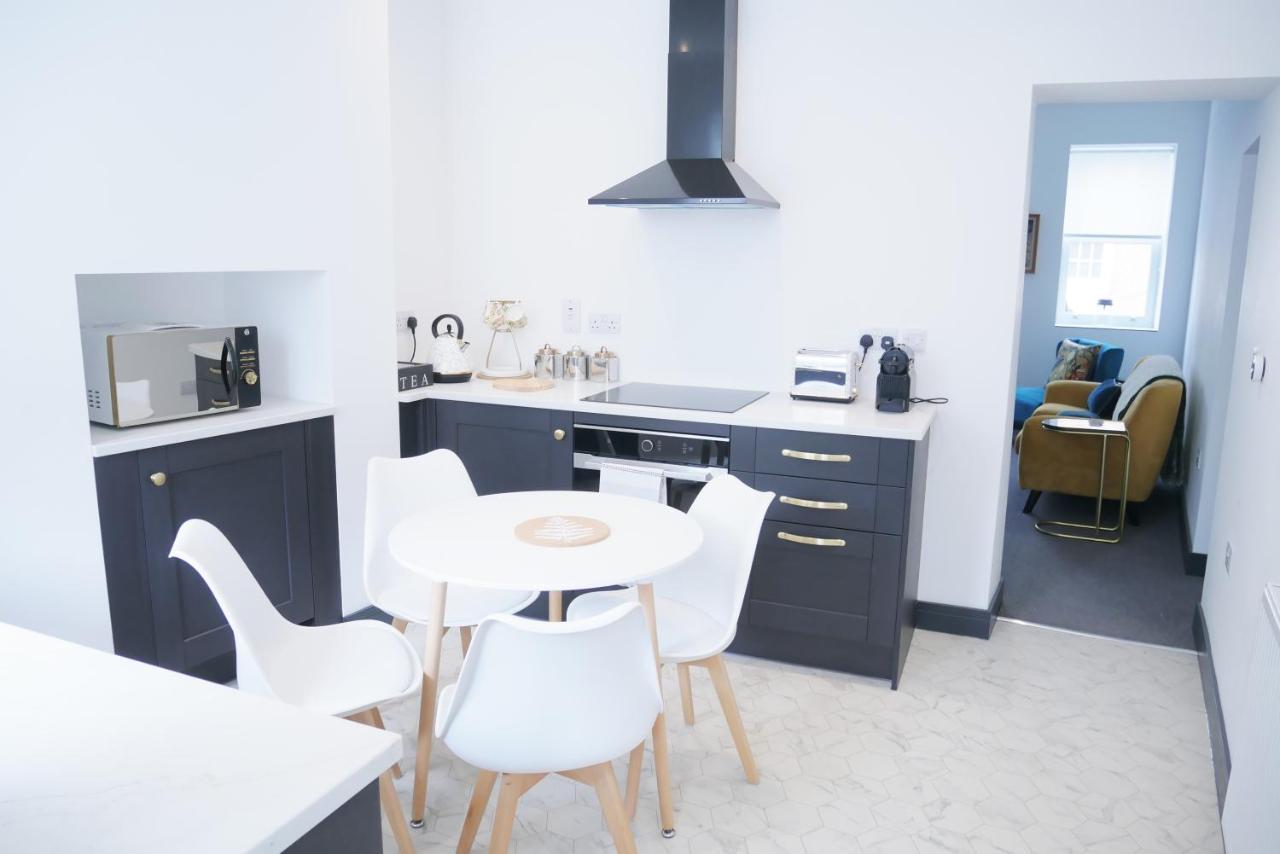 One Bedroom Luxury Ground Floor Apartment With Parking In Heart Holt Holt  Exterior foto